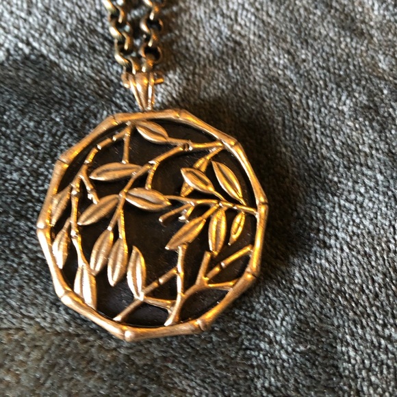 Beautiful Medallion Necklace from Korea - Picture 6 of 6